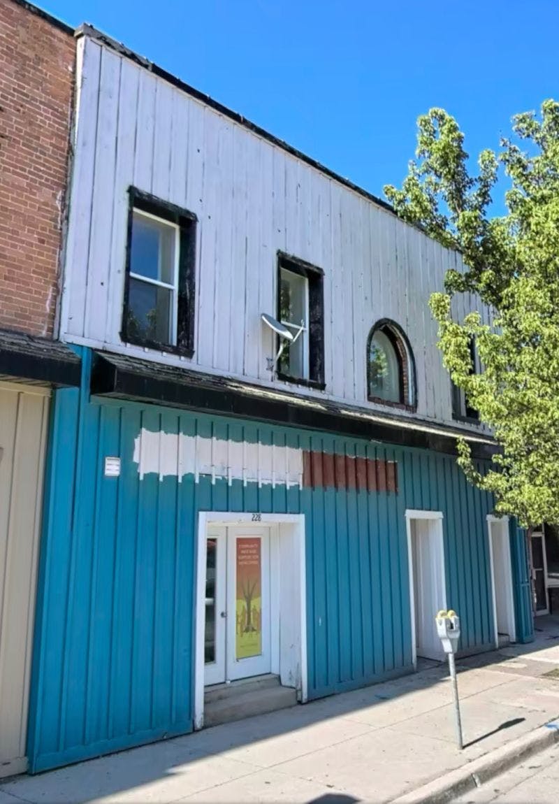 Investment: 10%+ Cap mixed use commercial property in Owen Sound