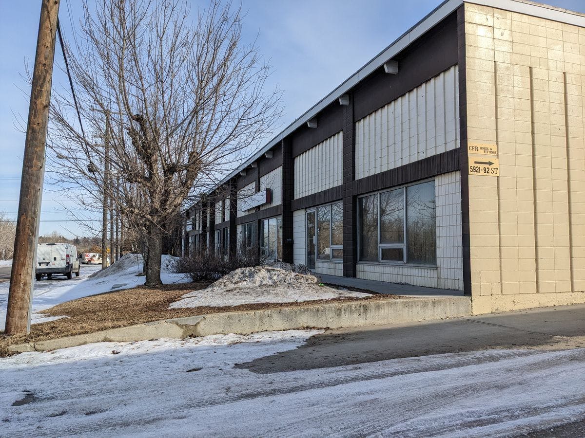 Multibay industrial property for sale