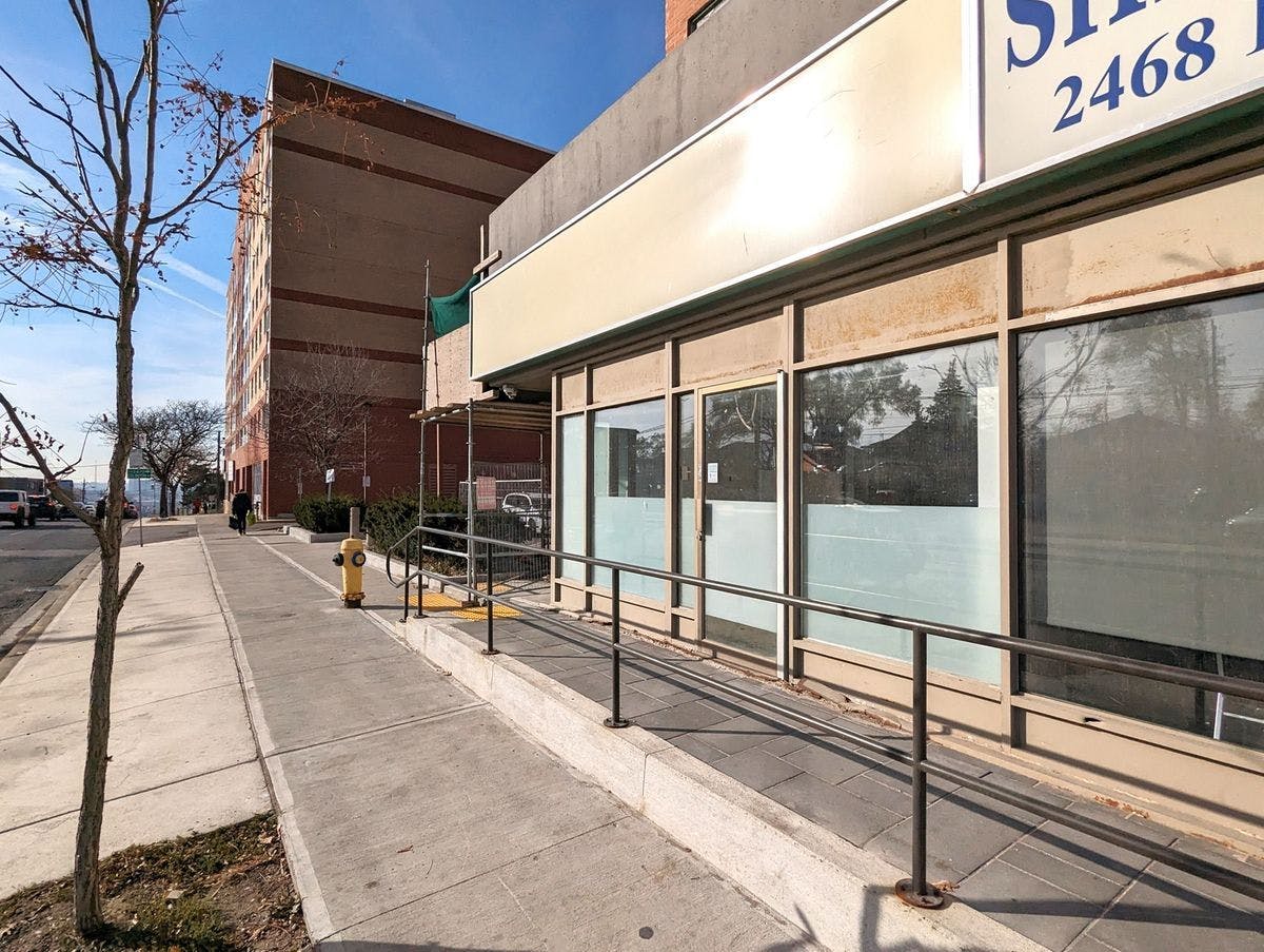 800 Square Foot Corner Suite Available for Lease