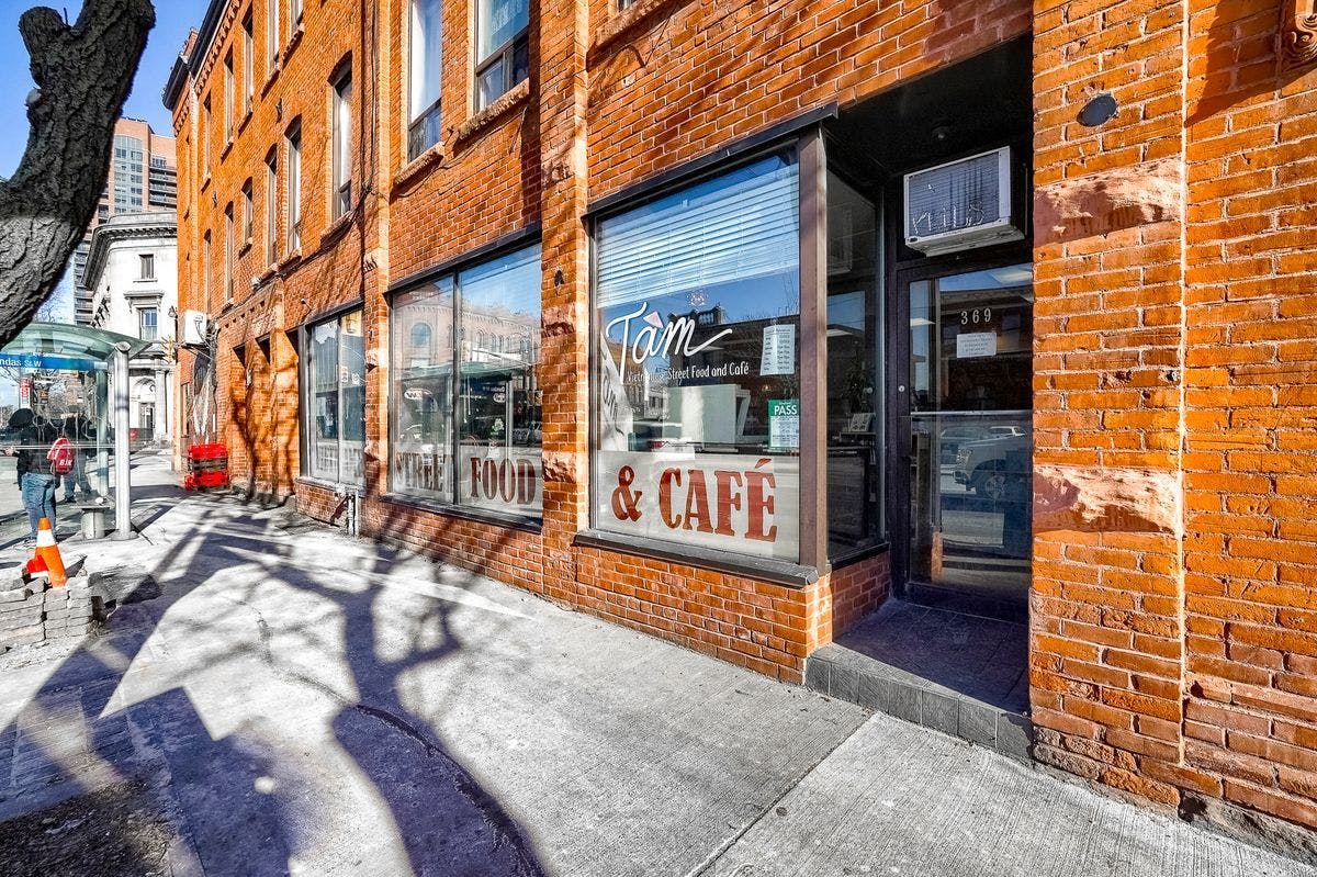 Charming Commercial Space In The Heart Of The Junction