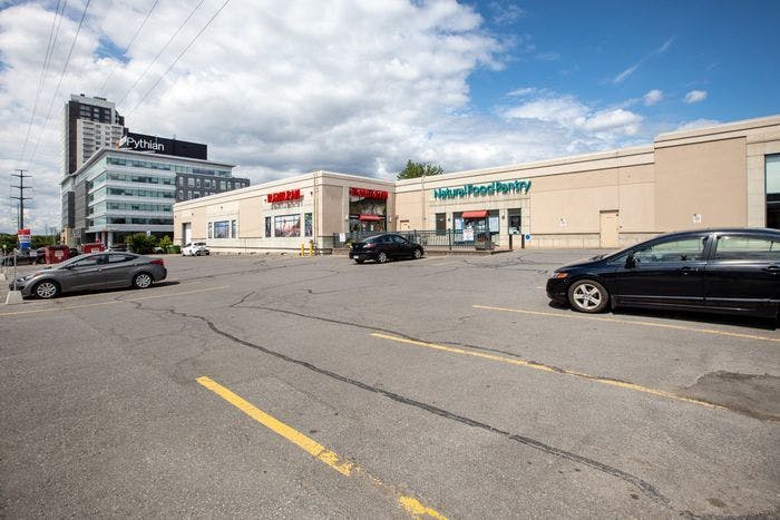 Professionally Managed Building In A Highly Visible Retail Plaza